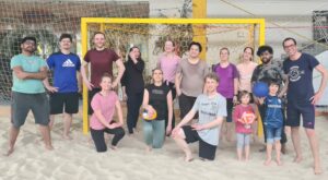 group photo after playing beachvolleyball